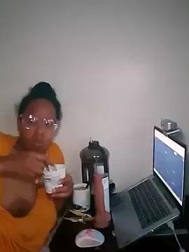 madamsensuale from StripChat is Freechat
