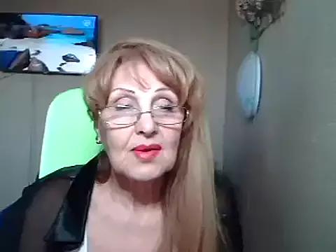 Try the hottest girls free webcams as they get au naturel and get naked fulfilling your nuttiest whims.