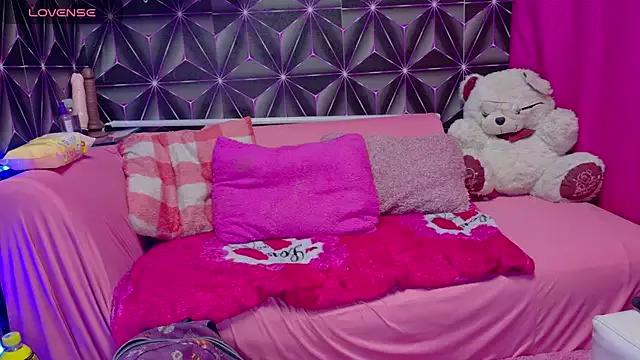 Mariam_Schubert from StripChat is Freechat
