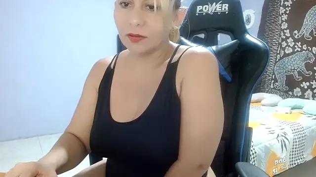 Try the hottest girls free webcams as they get au naturel and get naked fulfilling your nuttiest whims.