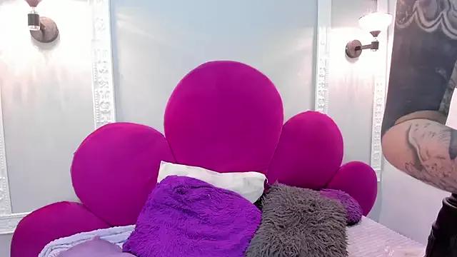 Try the hottest girls free webcams as they get au naturel and get naked fulfilling your nuttiest whims.