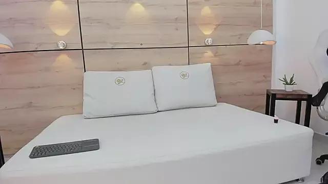 martina_touss from StripChat is Freechat
