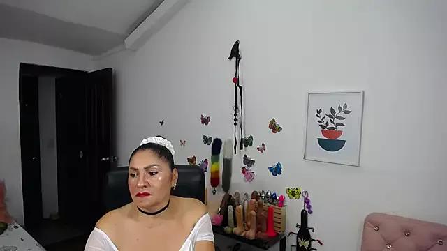mature_bigboobs10 from StripChat is Freechat