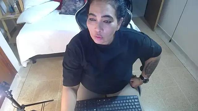Try the hottest girls free webcams as they get au naturel and get naked fulfilling your nuttiest whims.