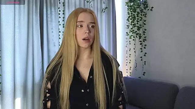 MiliLove12 from StripChat is Freechat