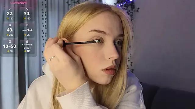 MiliLove12 from StripChat is Freechat