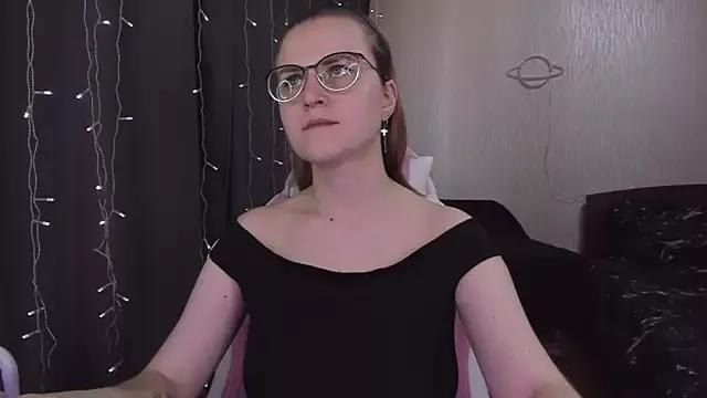 MissBrightShine from StripChat