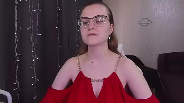 MissBrightShine from StripChat
