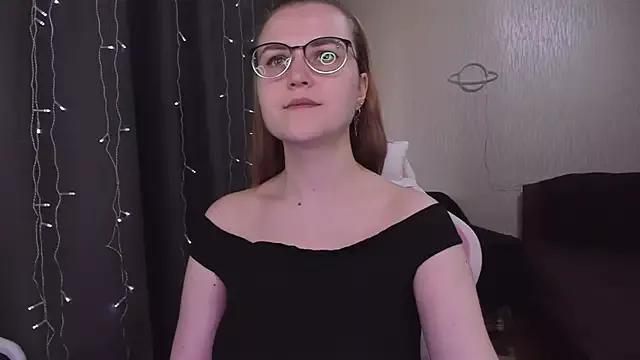 MissBrightShine from StripChat