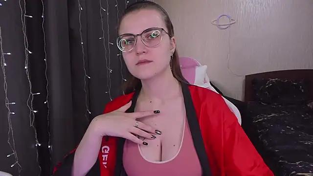 MissBrightShine from StripChat