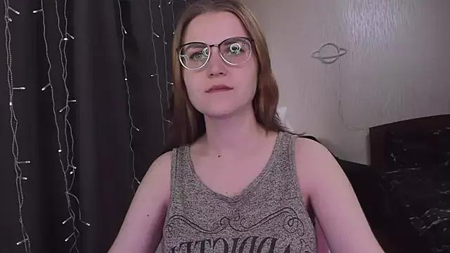 MissBrightShine from StripChat