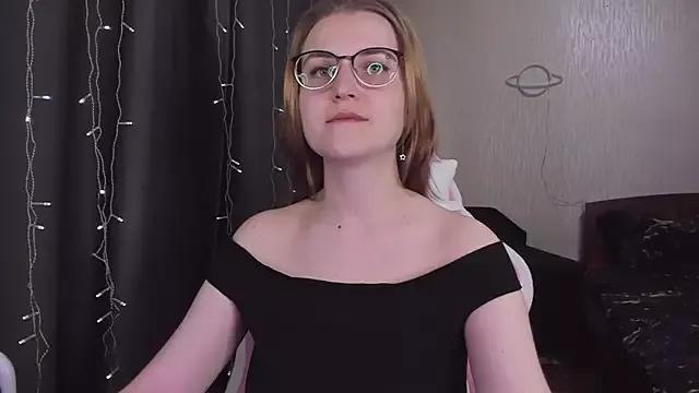 MissBrightShine from StripChat