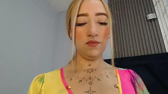 MollyCruz from StripChat