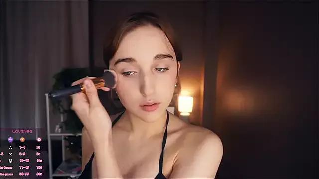 MonaFaro from StripChat is Freechat