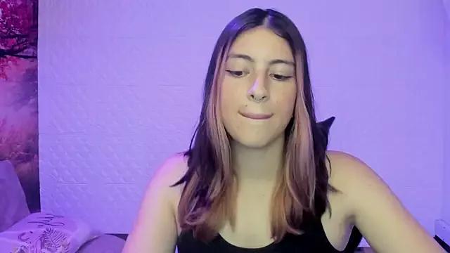 Moonwiny from StripChat is Freechat
