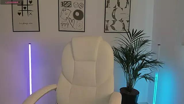 NiiaEvanss from StripChat