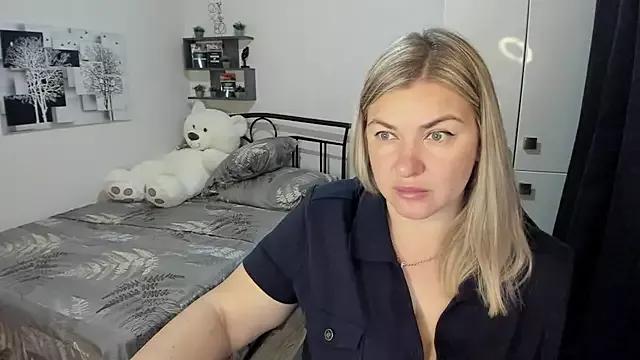 Try the hottest girls free webcams as they get au naturel and get naked fulfilling your nuttiest whims.