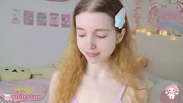 petiteluluxx from StripChat is Freechat