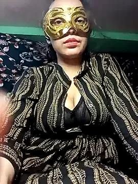 Queen-pari from StripChat is Freechat