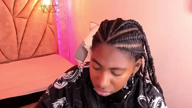 Queen_perla_ from StripChat is Freechat