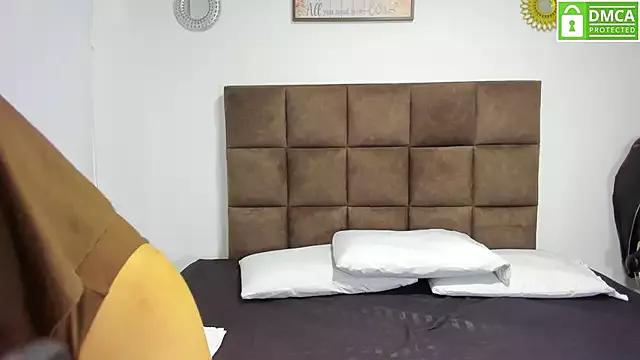 Queen_Violeet from StripChat is Freechat