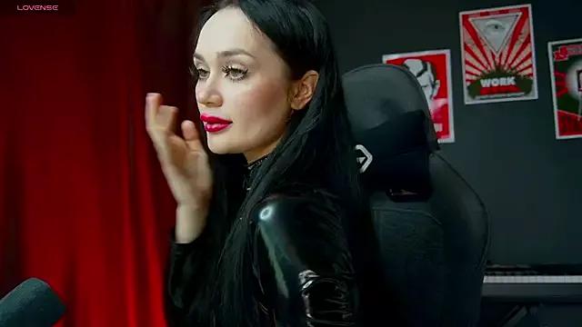 QueenAliss from StripChat