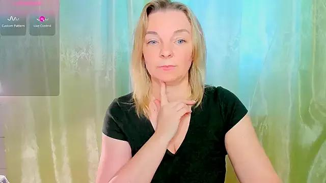 Regina__blue from StripChat is Freechat