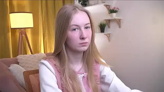 Rinavi from StripChat is Freechat