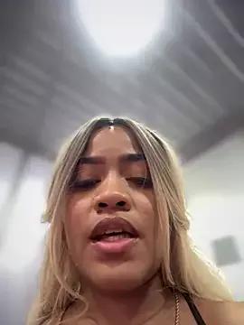 riri_brunnete from StripChat