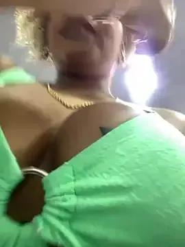 riri_brunnete from StripChat