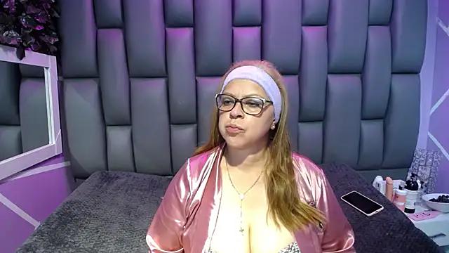 Roxxxan_sassyg_ny from StripChat