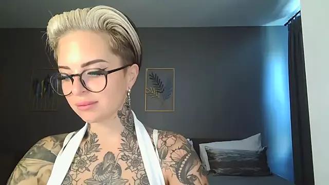 Try the hottest girls free webcams as they get au naturel and get naked fulfilling your nuttiest whims.