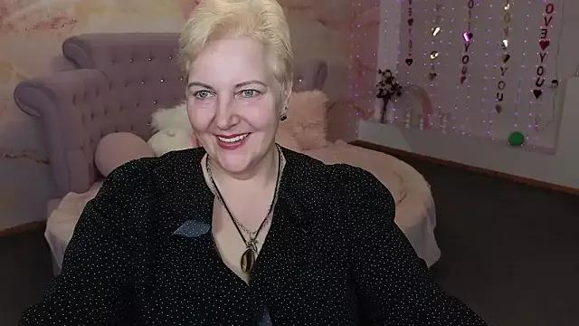 Sandra_Snowy from StripChat is Freechat