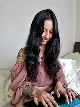 sara-lauren from StripChat