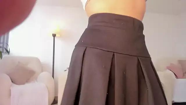 sara_cruz011 from StripChat