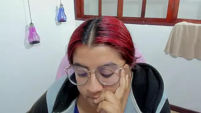 Sarah_potter from StripChat is Freechat