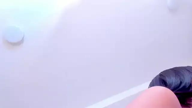 SarahMiler_ from StripChat is Freechat