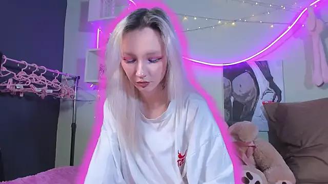 scarlettwell from StripChat is Freechat