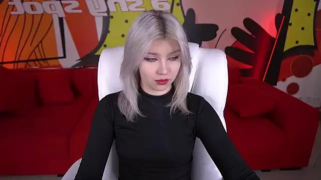 SelenaIris from StripChat is Freechat