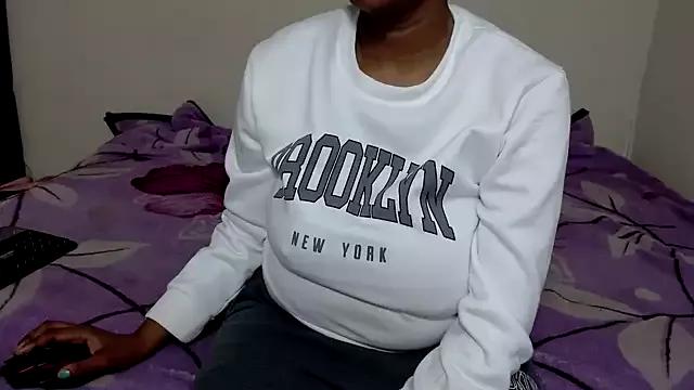 SexyMilf28 from StripChat is Freechat