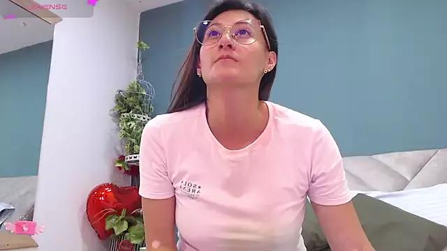SharisWillian from StripChat is Freechat