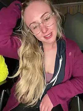 Photos of SherryOutdoor1 from StripChat is Freechat