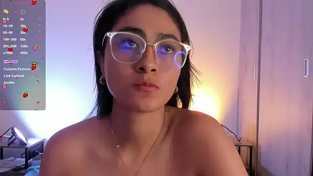 SoffiaRose from StripChat