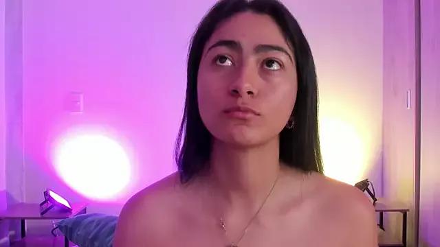 SoffiaRose from StripChat