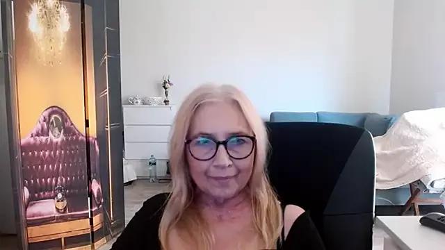 Try the hottest girls free webcams as they get au naturel and get naked fulfilling your nuttiest whims.