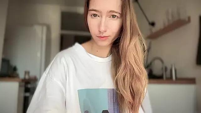 solar_bella from StripChat is Freechat