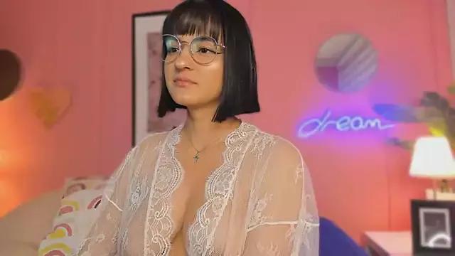SoySaraa from StripChat