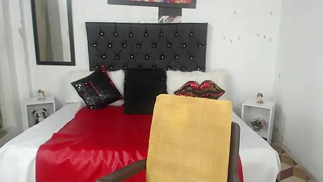 Sweetbigcatt from StripChat