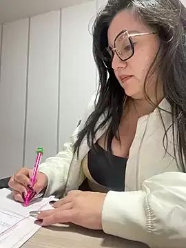 SWEETLILY18 from StripChat