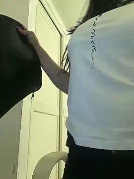 SWEETLILY18 from StripChat